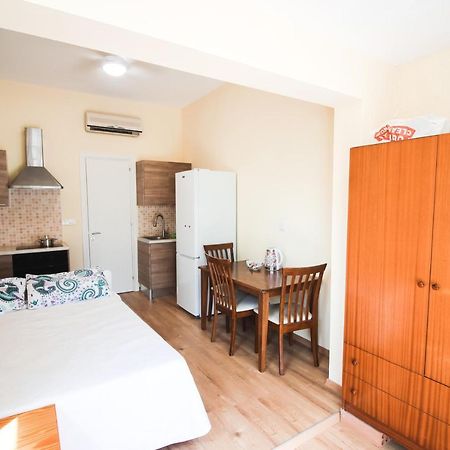 Moon-Light Studio Hotel Larnaca Bagian luar foto
