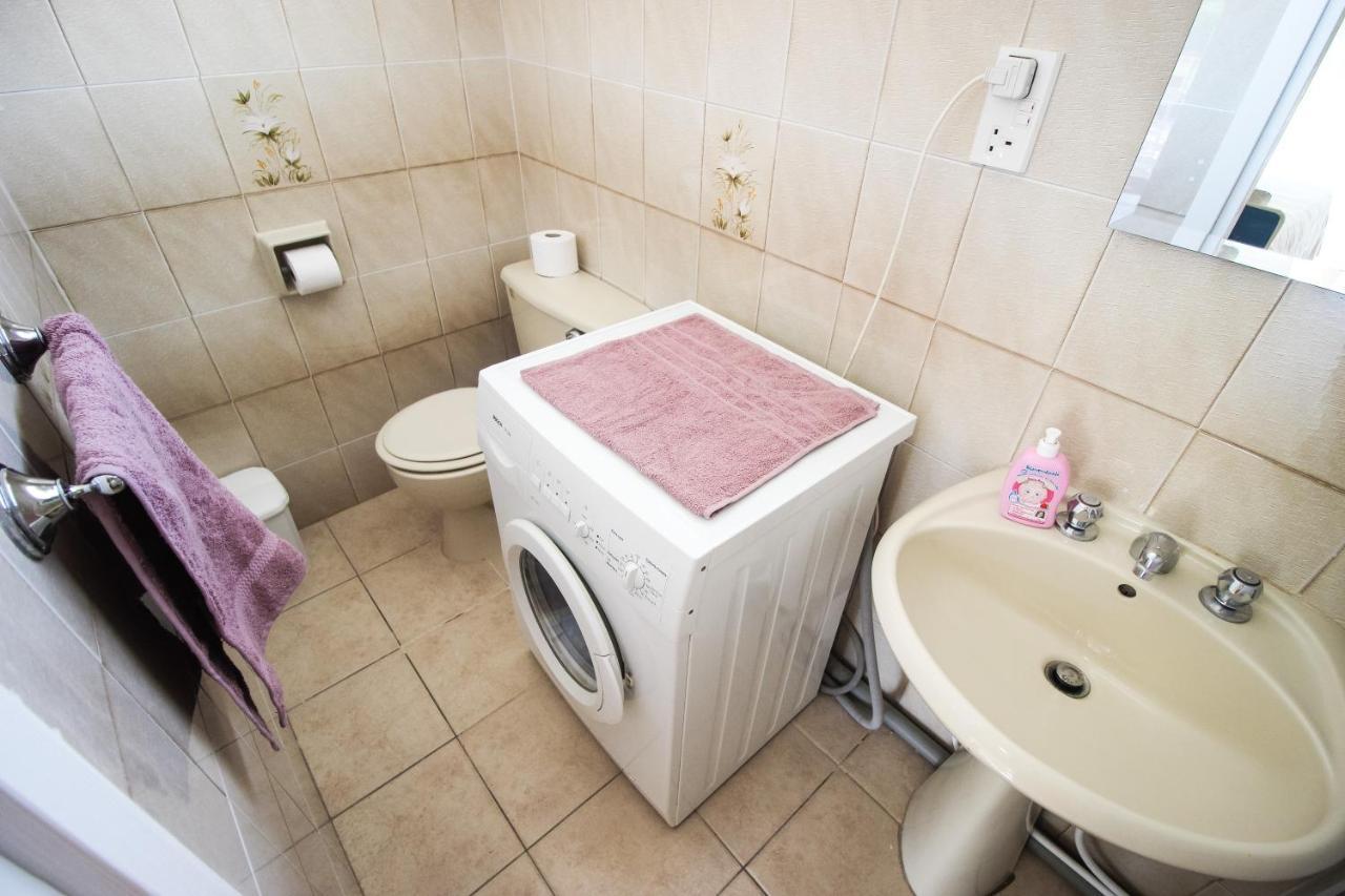 Moon-Light Studio Hotel Larnaca Bagian luar foto
