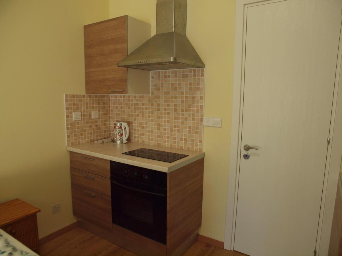 Moon-Light Studio Hotel Larnaca Bagian luar foto
